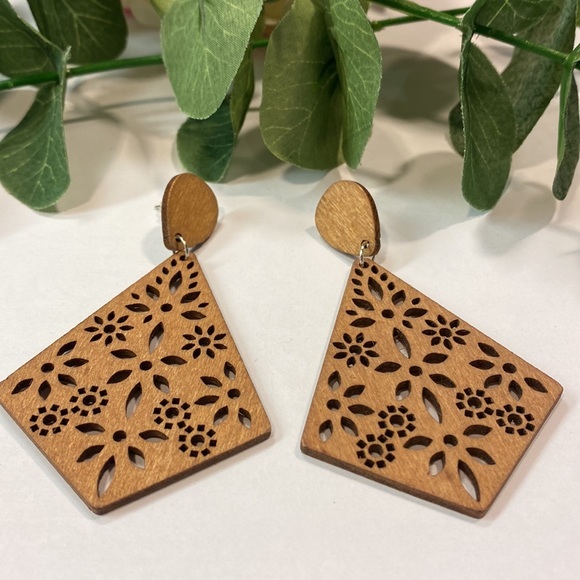 Gorgeous boho laser cut wooden earrings! - Picture 4 of 7